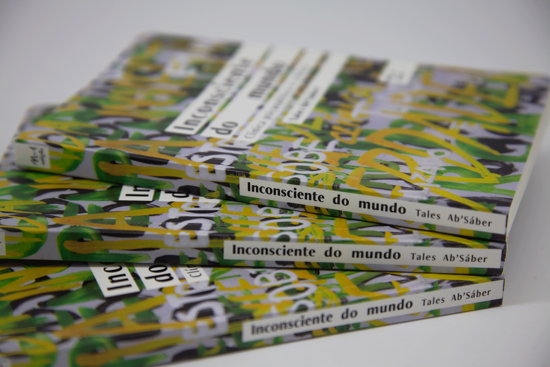 INCONSCIENTE_LIVROS_DEITADOS